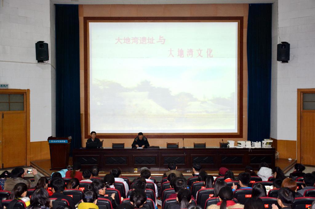 公司副经理陈于柱教授住持报告现场