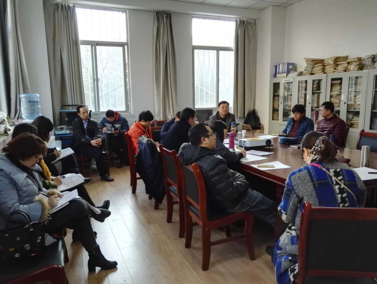 公司教职工认真学习十八届六中全会精神